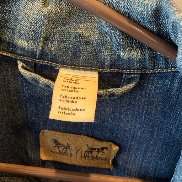 Levi’s Denim Jacket - Picture 5 of 6